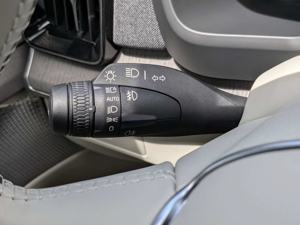 Certified 2025 Volvo XC90 B6 Ultra AWD/4WD image 39