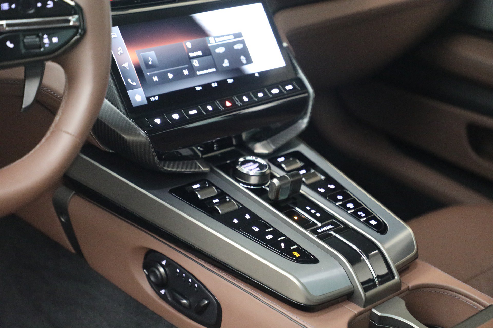 Used 2025 Aston Martin Vanquish RWD image 23