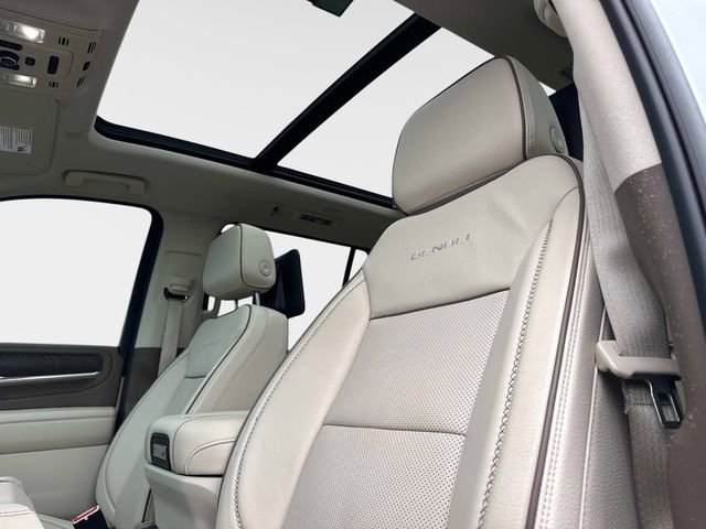Used 2024 GMC Yukon Denali w/ Advanced Technology Package image 19