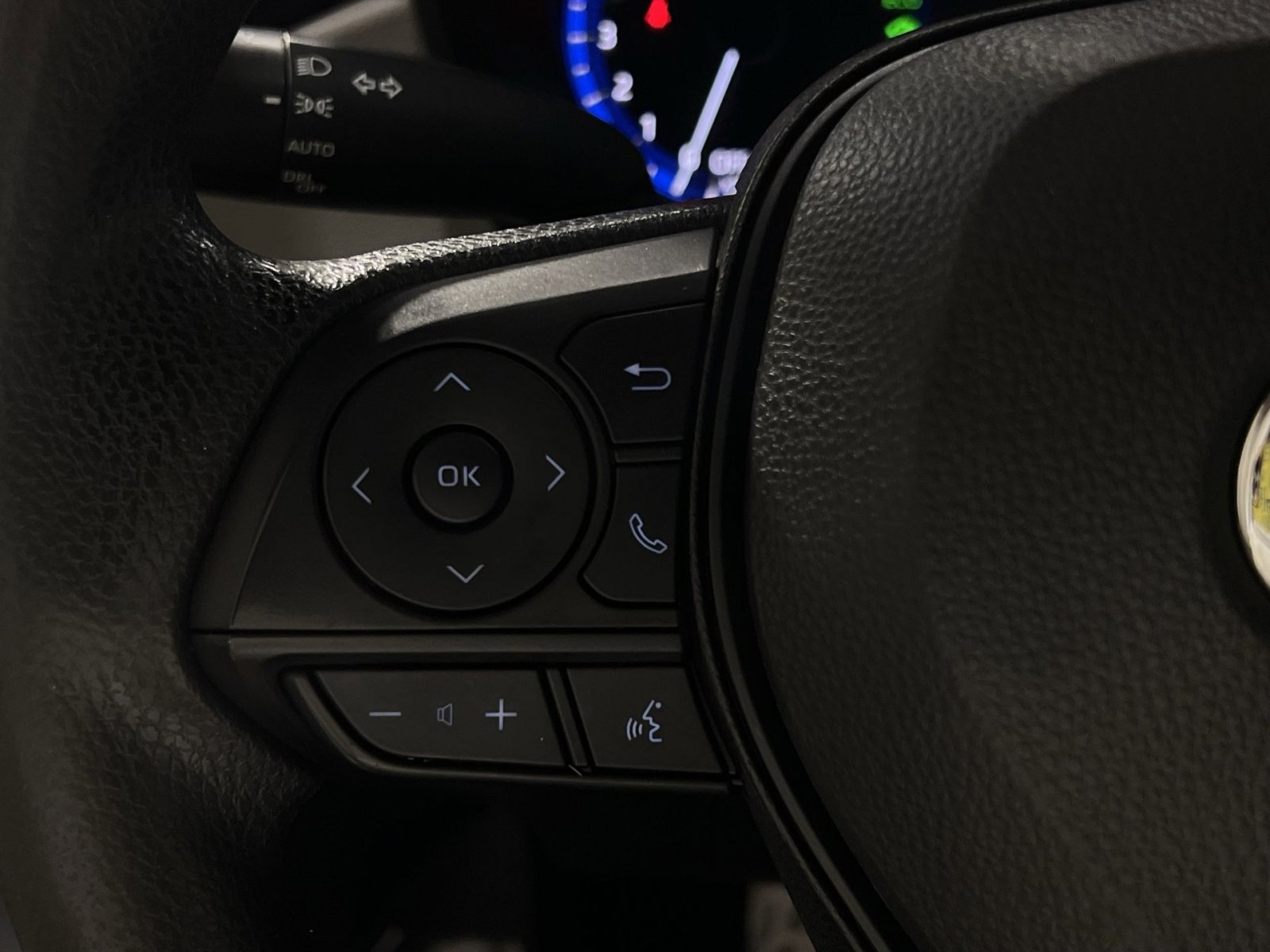 Used 2022 Toyota Corolla LE FWD image 37