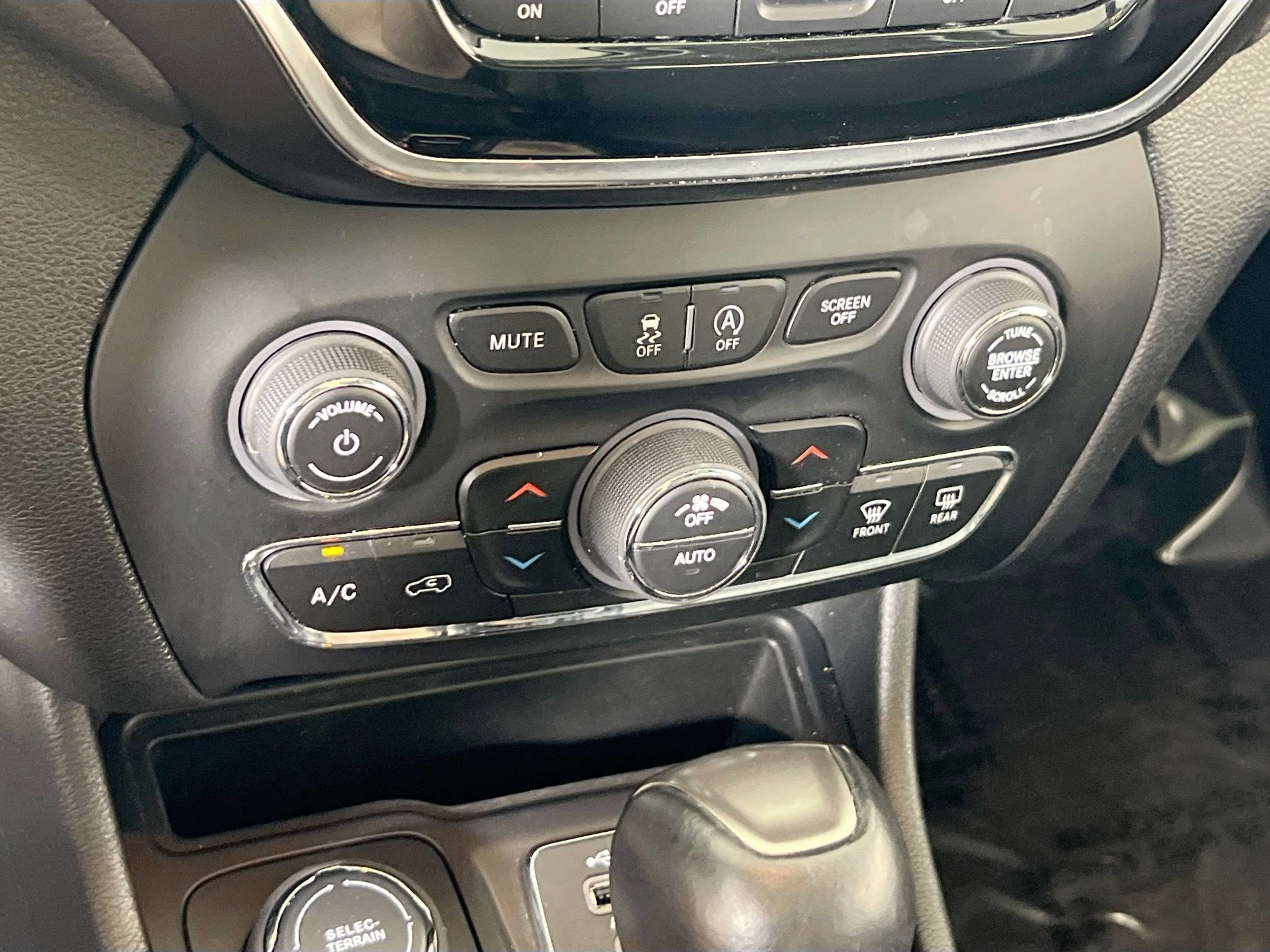 Used 2022 Jeep Cherokee Limited image 15