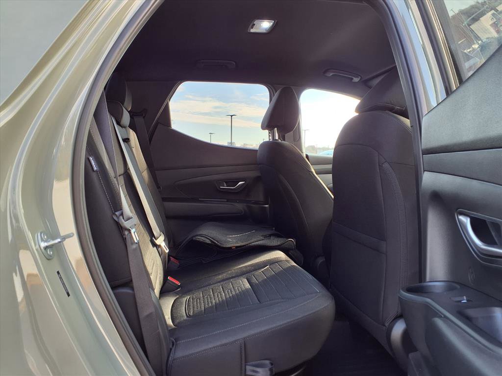 Used 2025 Hyundai Santa Cruz SE image 23