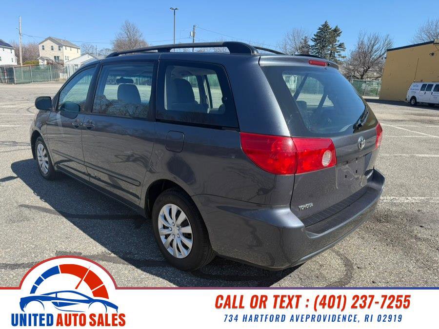 Used 2009 Toyota Sienna CE FWD image 3