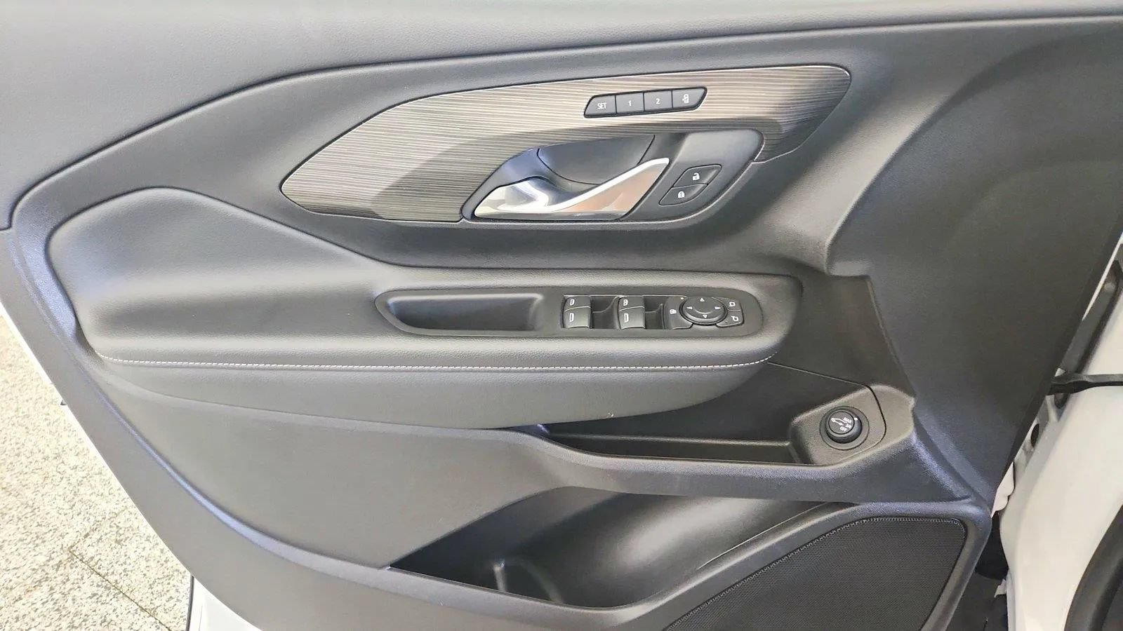 Used 2024 GMC Terrain SLT FWD image 24