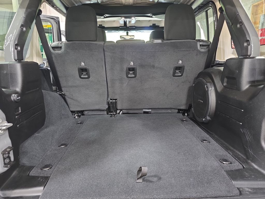 Used 2022 Jeep Wrangler Unlimited Sport AWD/4WD image 12