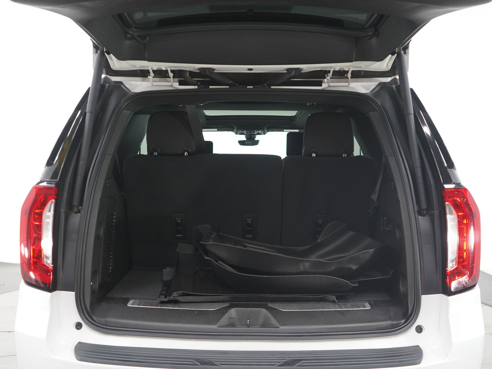 Used 2021 GMC Yukon Denali w/ Denali Premium Package image 18