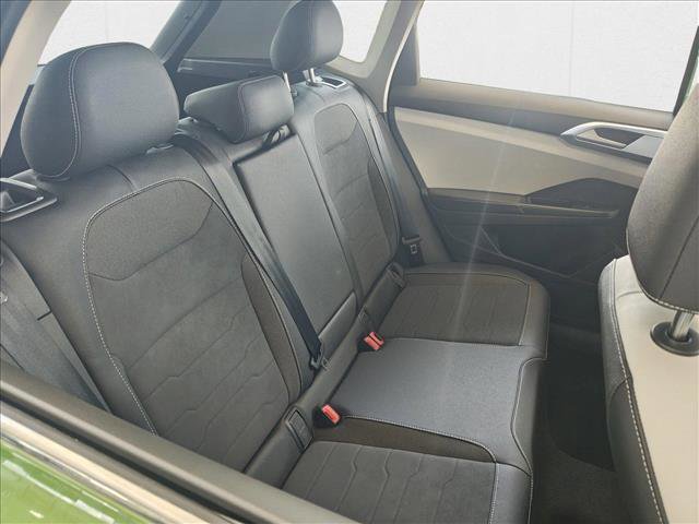 New 2025 Volkswagen Taos SE image 16