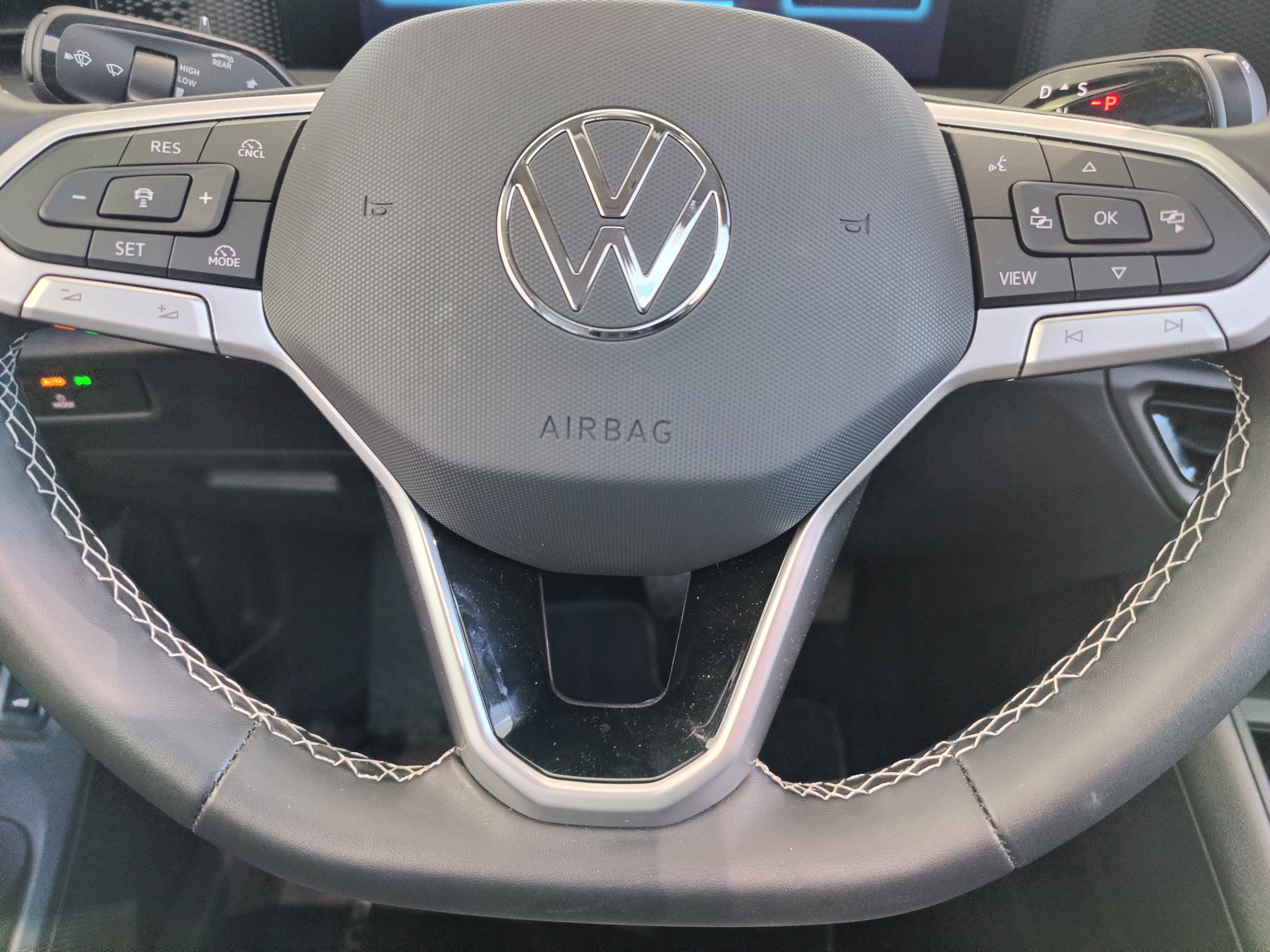 Used 2025 Volkswagen Tiguan SE image 27