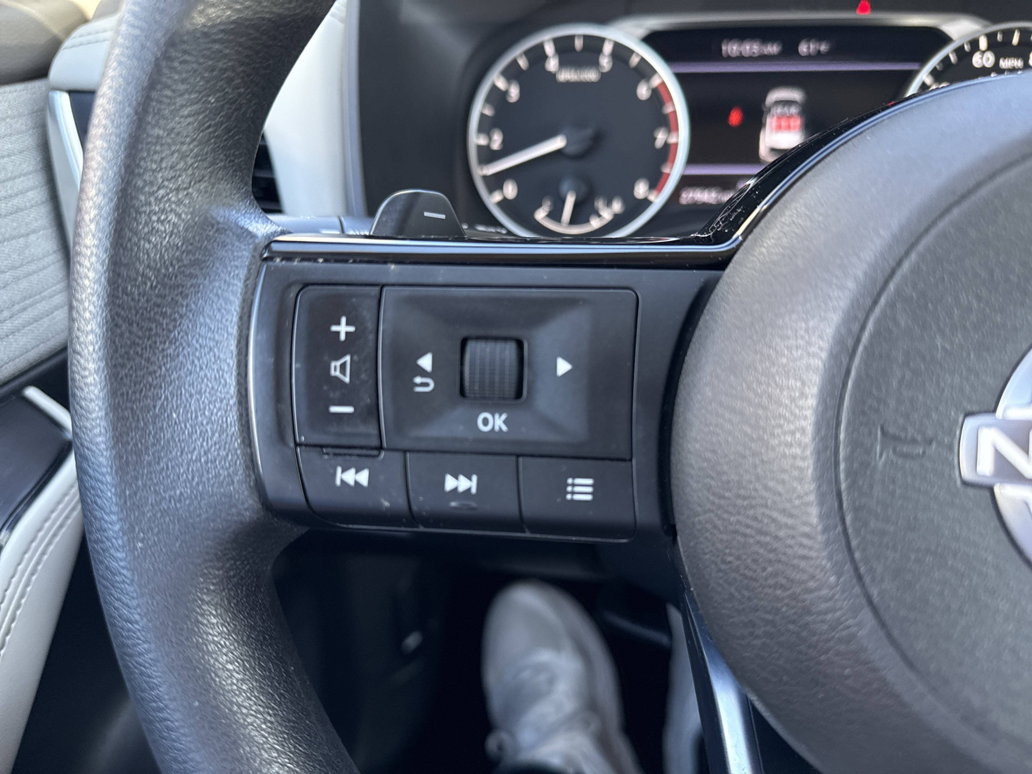 Certified 2023 Nissan Rogue SV image 22