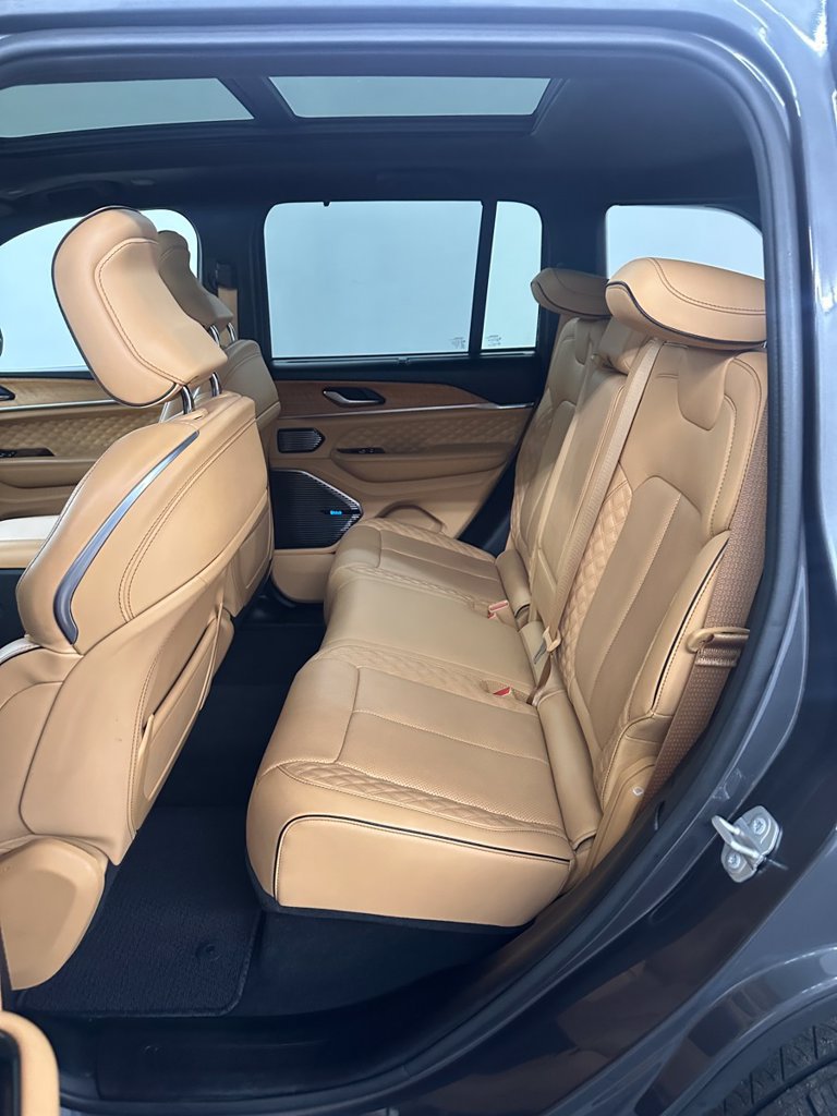 Used 2023 Jeep Grand Cherokee Summit AWD/4WD image 29
