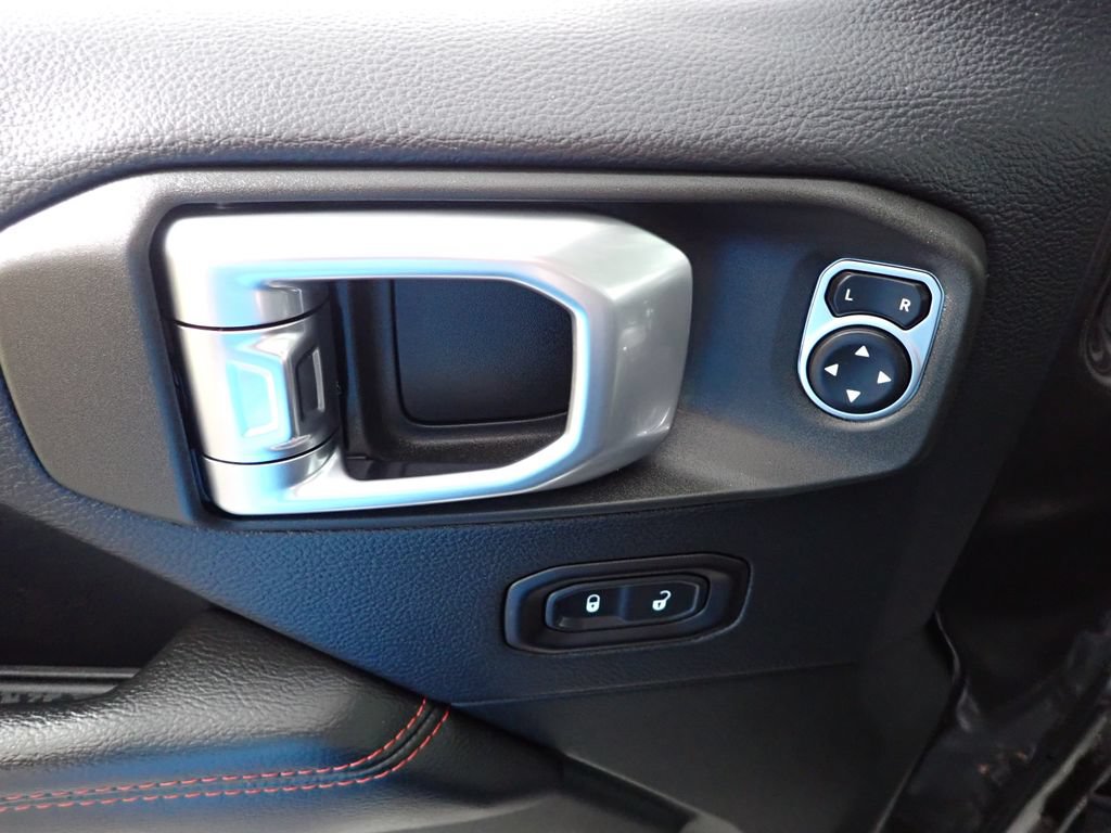Used 2018 Jeep Wrangler Unlimited Rubicon w/ Dual Top Group AWD/4WD image 19