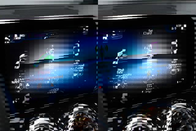 Used 2021 Mercedes-Benz GLB 250 4MATIC w/ Premium Package image 18