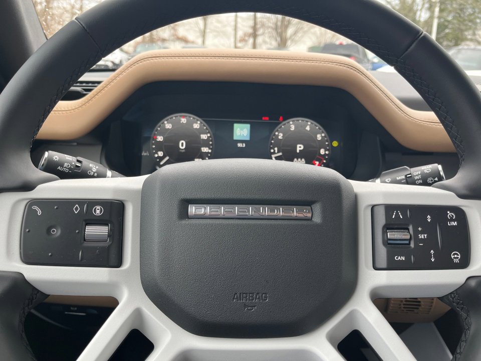 Used 2025 Land Rover Defender 110 S image 21