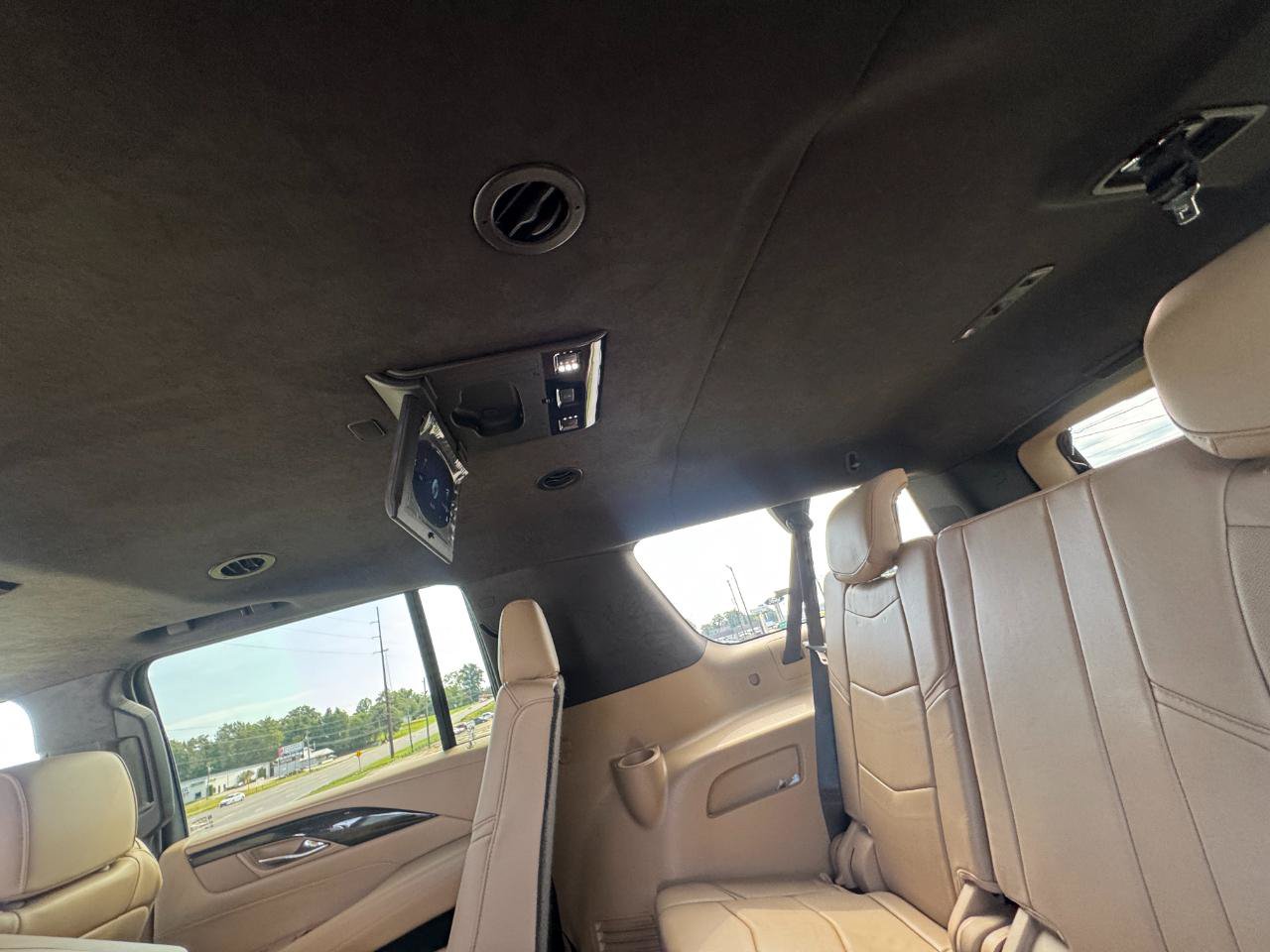 Used 2020 Cadillac Escalade ESV Platinum AWD/4WD image 32