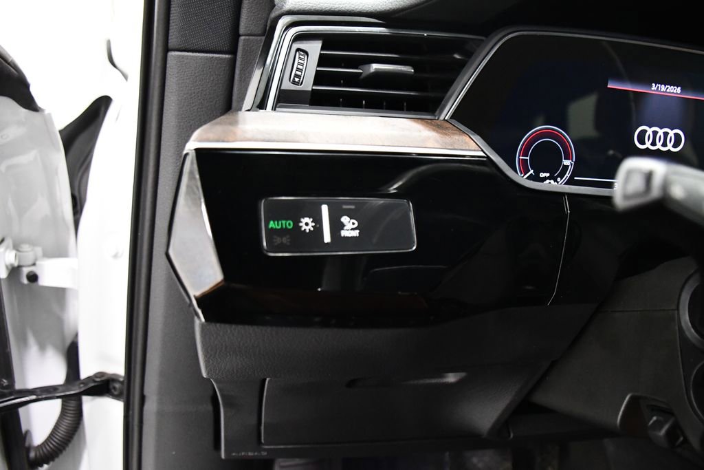 Used 2022 Audi e-tron Premium Plus w/ Premium Plus Package image 12