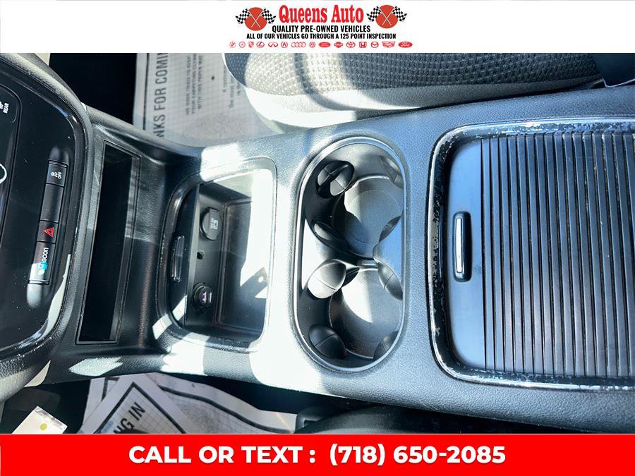 Used 2019 Dodge Grand Caravan SE FWD image 14