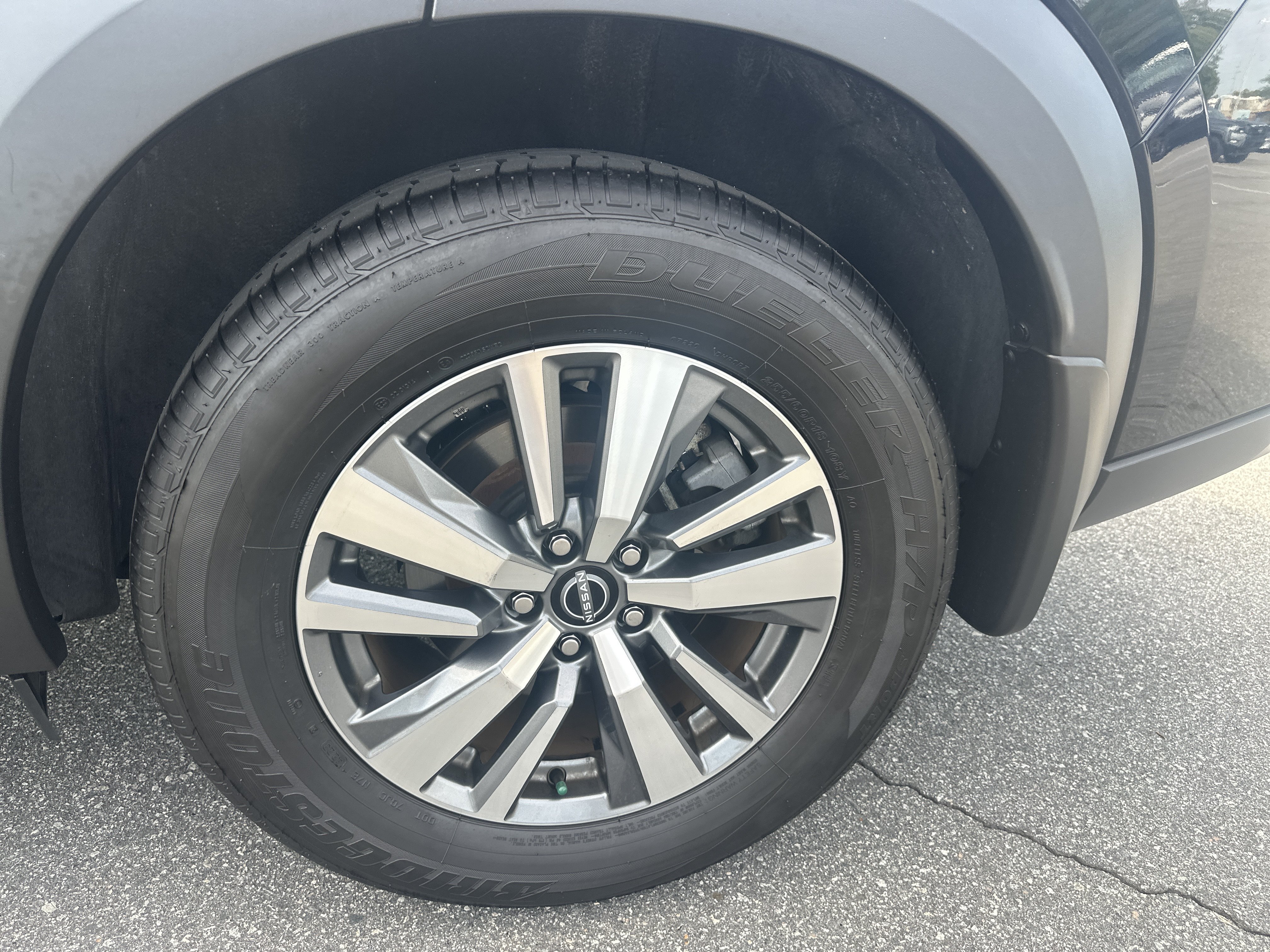 Certified 2024 Nissan Pathfinder SL w/ Black Appearance Package FWD image 10