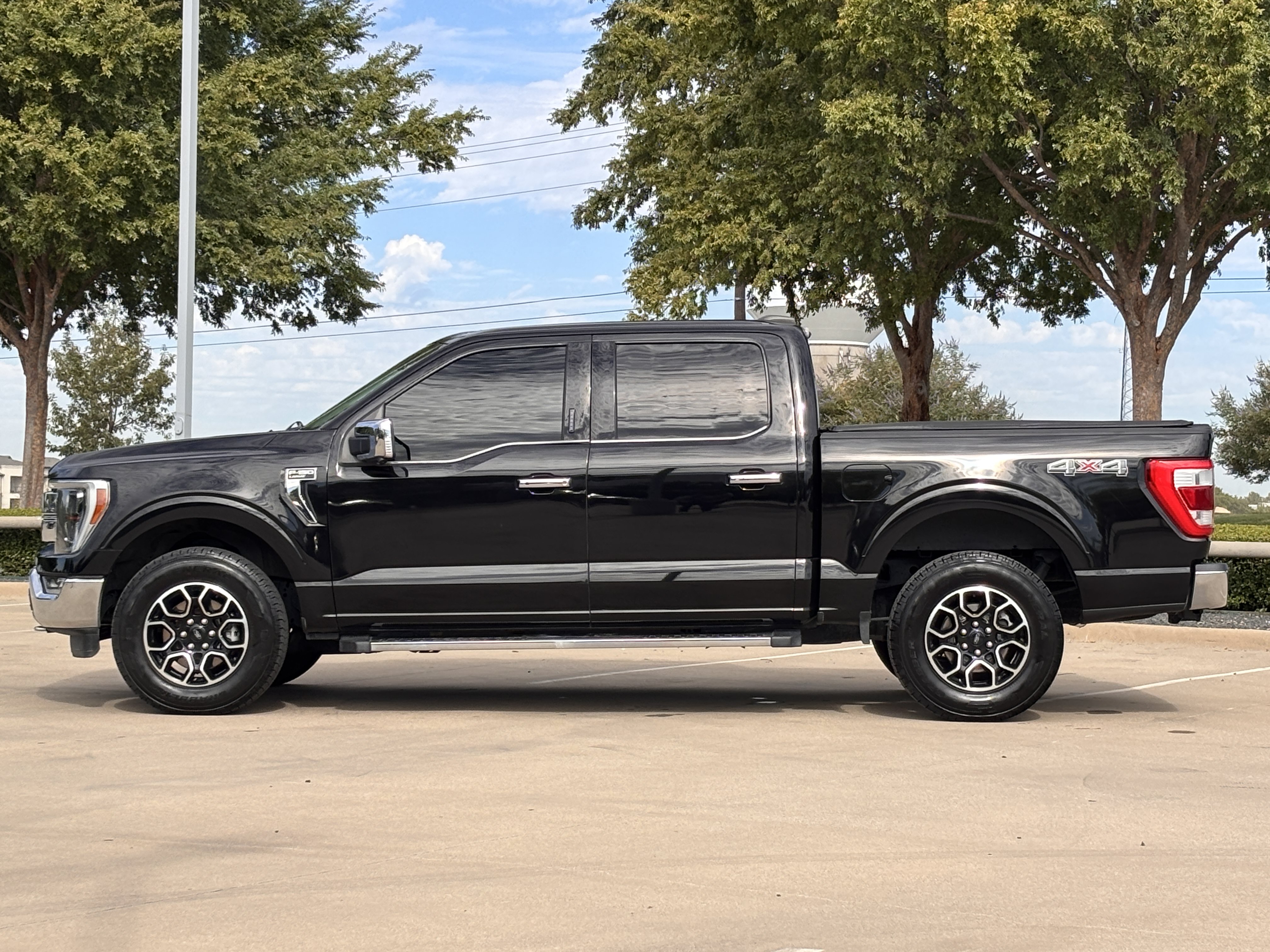 Used 2021 Ford F150 Lariat w/ Equipment Group 502A High AWD/4WD image 2
