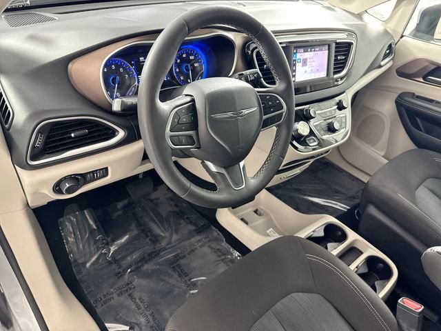 Used 2023 Chrysler Voyager LX FWD image 23