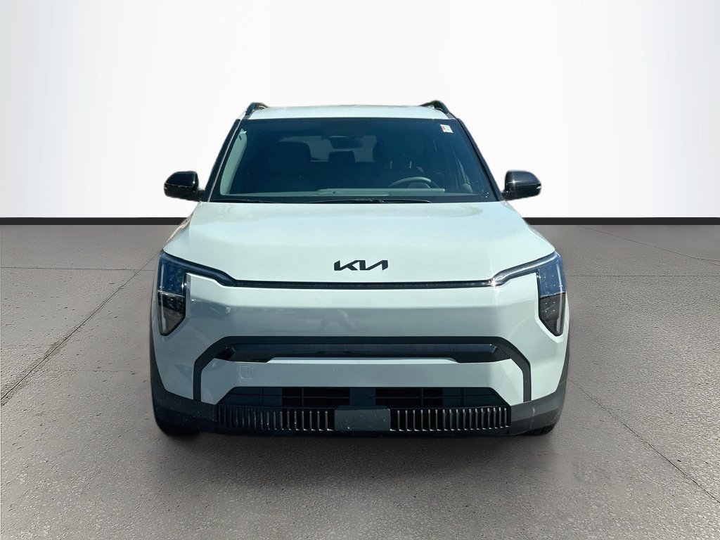 New 2027 Kia EV3 Wind FWD image 2