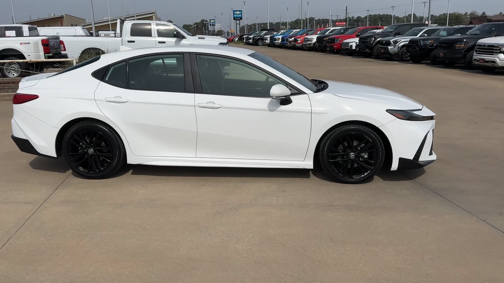 Used 2025 Toyota Camry SE FWD image 2