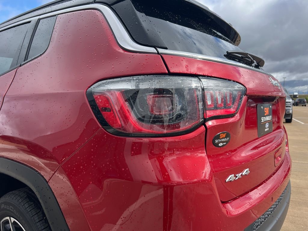 Used 2025 Jeep Compass Limited image 8