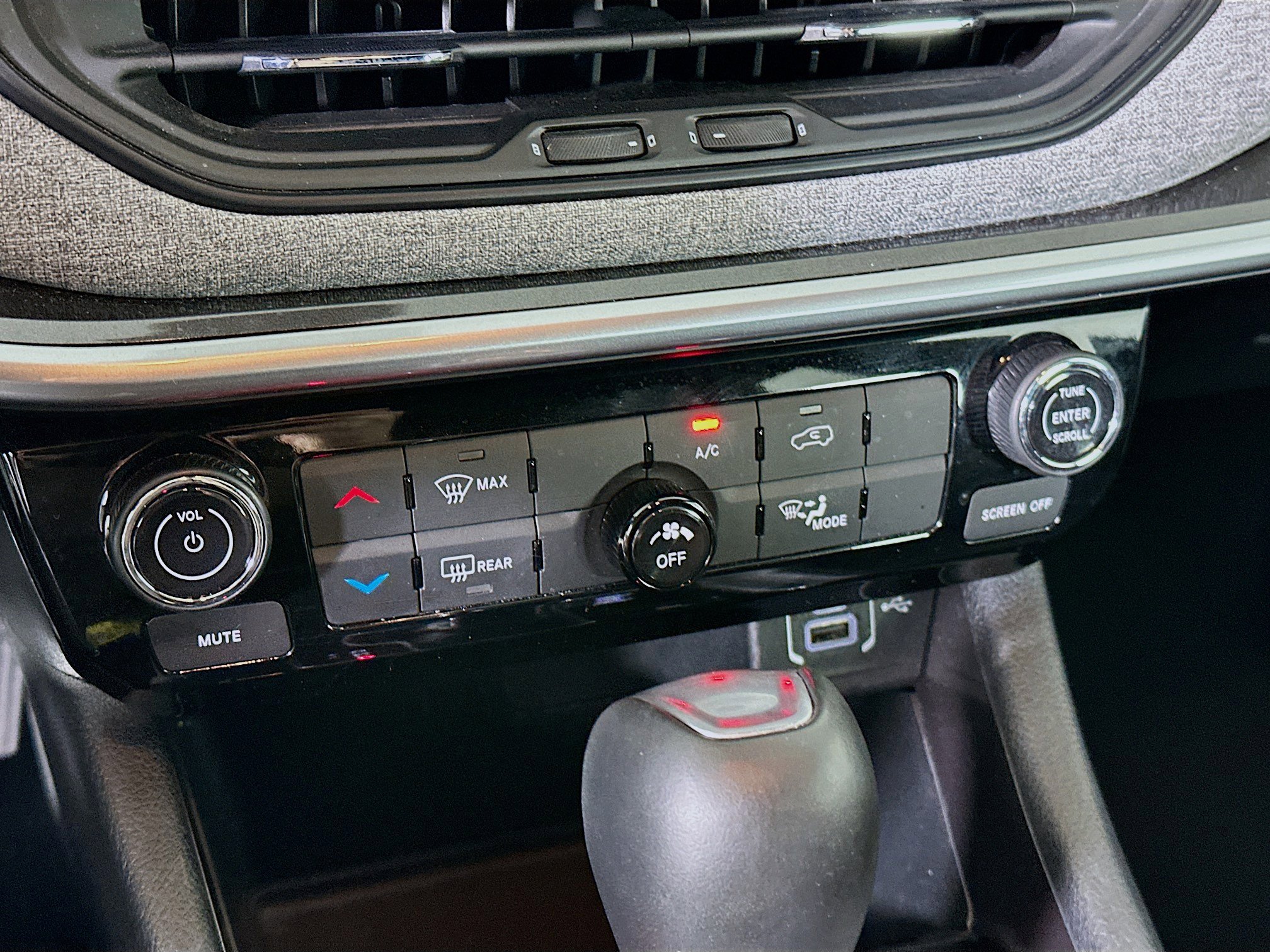 Used 2025 Jeep Compass Latitude image 22