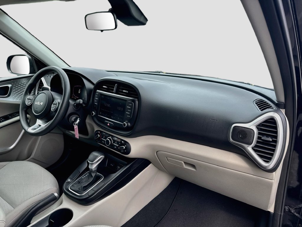 Certified 2023 Kia Soul LX w/ LX Technology Package FWD image 29