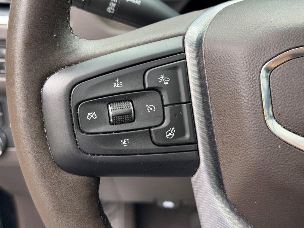 Used 2023 GMC Yukon SLT w/ SLT Luxury Package image 18