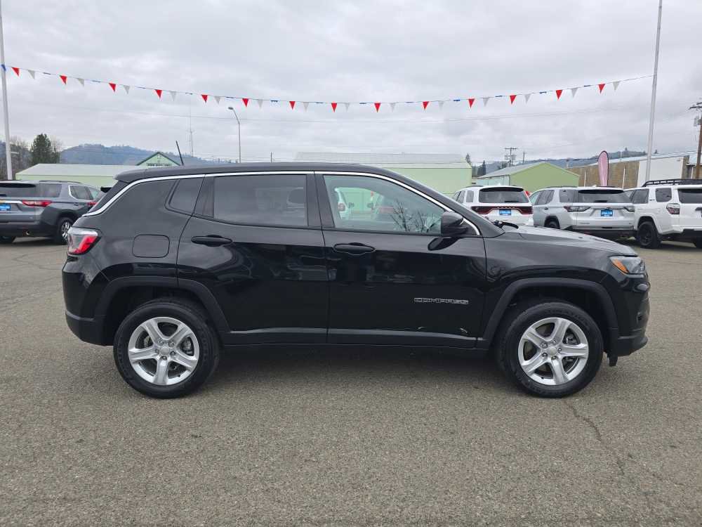 Used 2023 Jeep Compass Sport image 6