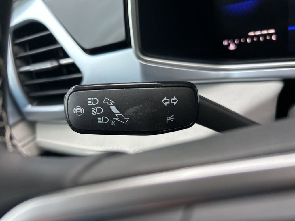 Certified 2025 Volkswagen Taos SE w/ Panoramic Sunroof Package image 29