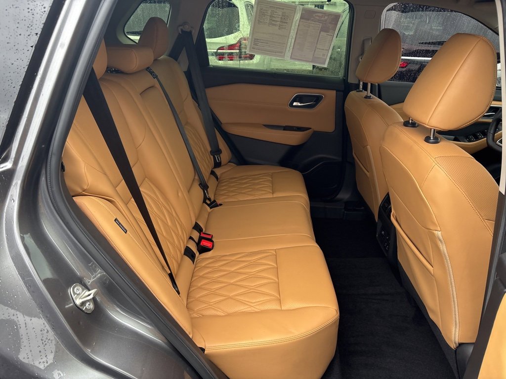 Used 2023 Nissan Rogue Platinum w/ Platinum Premium Package image 11