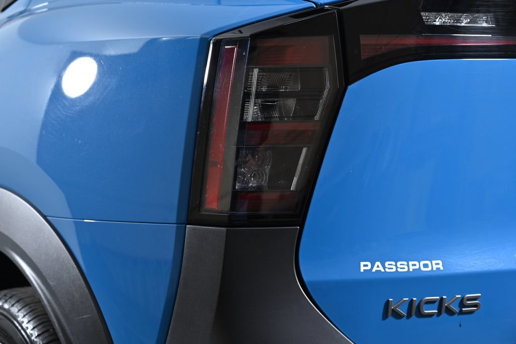 Certified 2025 Nissan Kicks SR AWD/4WD image 11