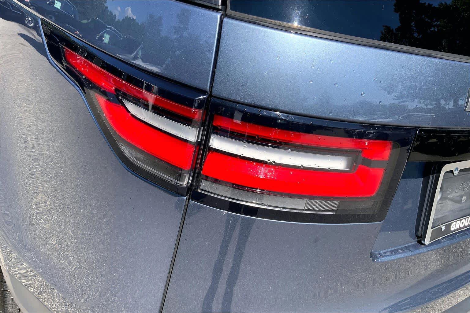 Used 2018 Land Rover Discovery HSE AWD/4WD image 28
