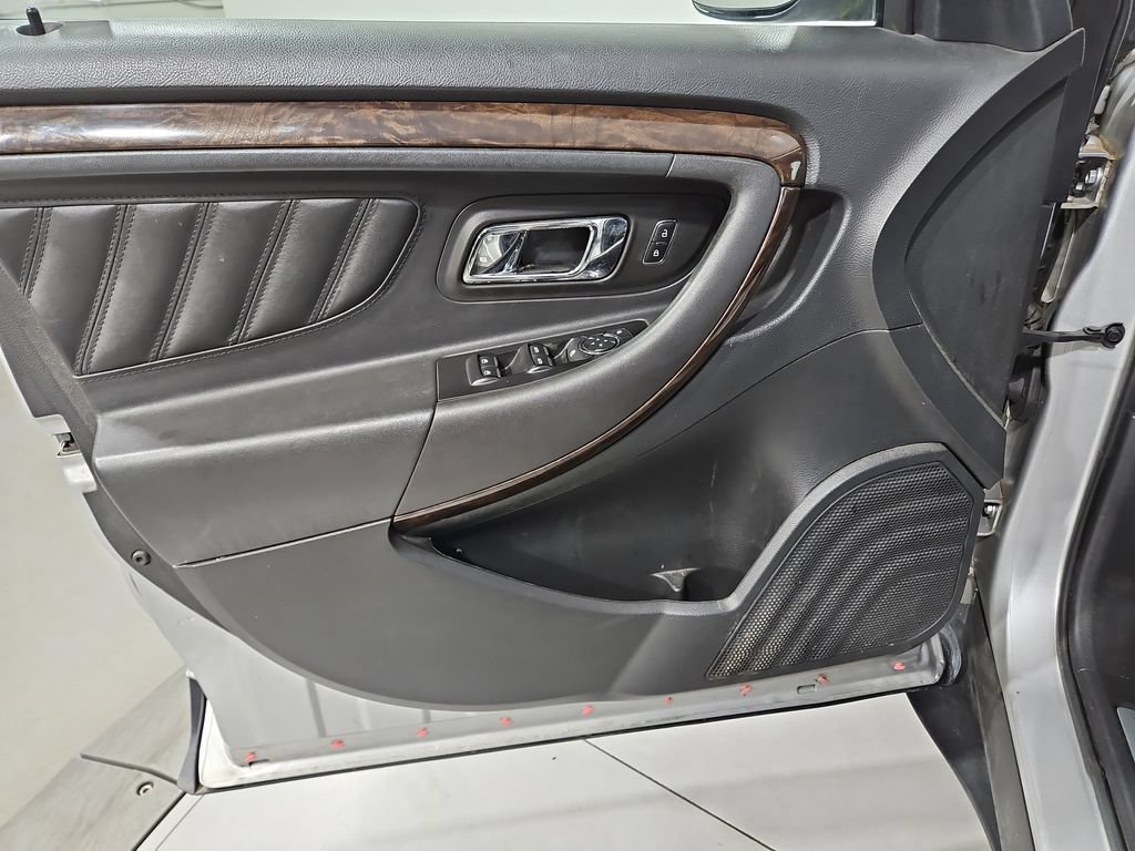 Used 2016 Ford Taurus Limited FWD image 11
