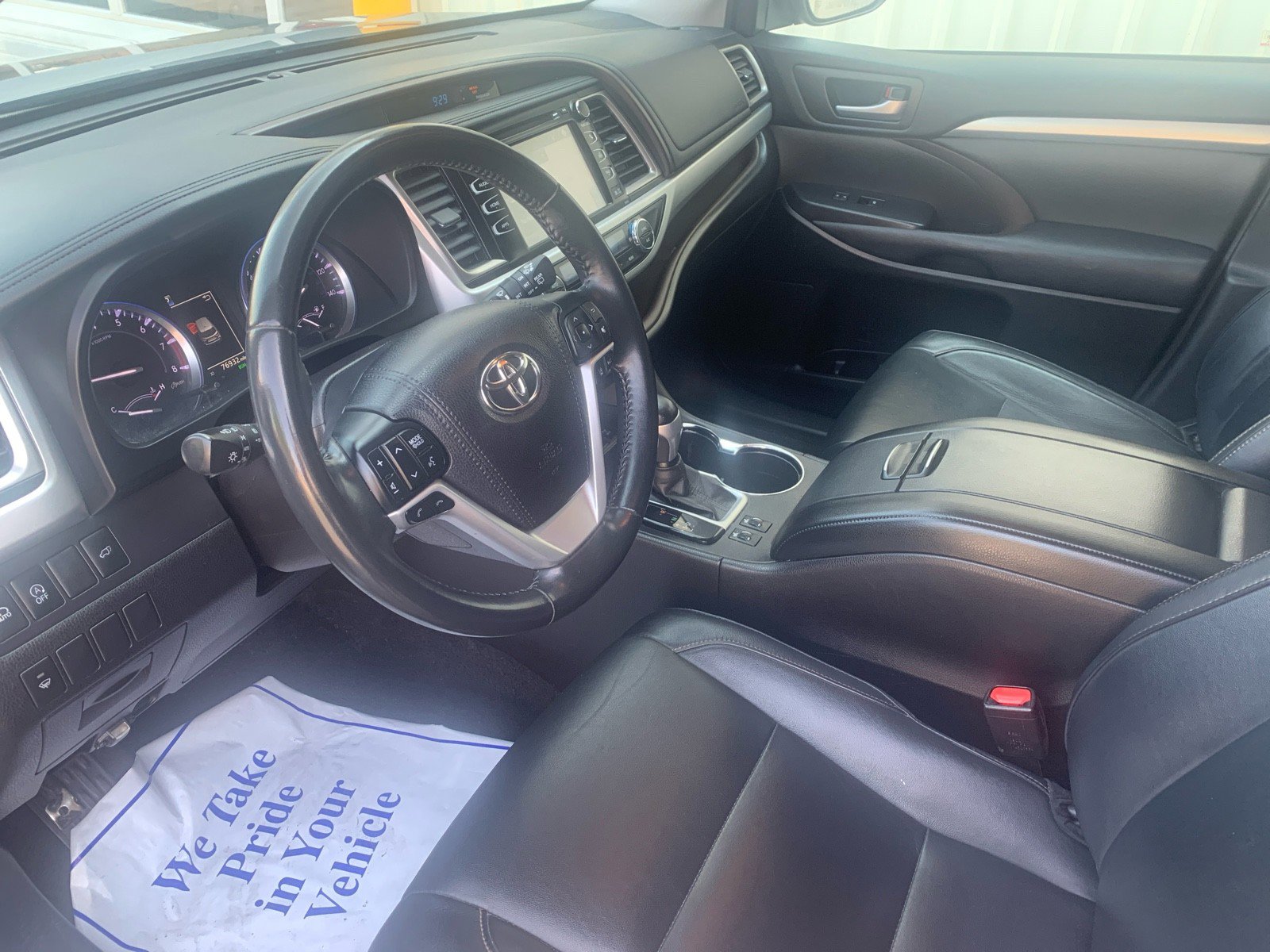 Used 2017 Toyota Highlander XLE image 8