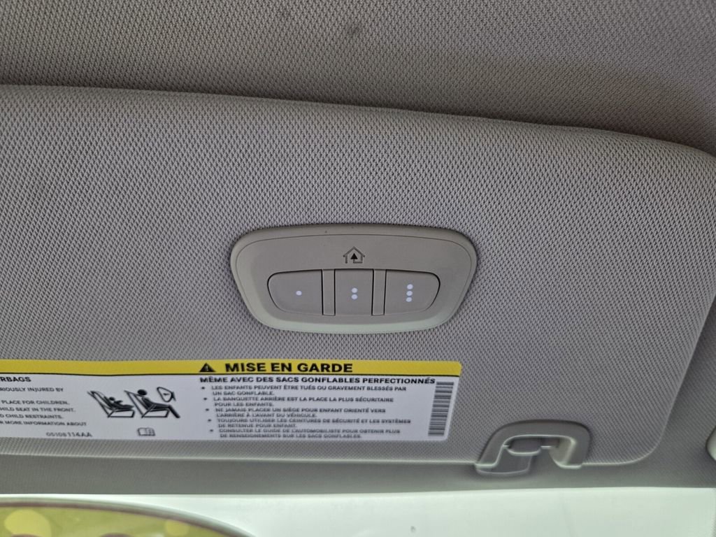 Used 2023 Chrysler Pacifica Limited w/ Uconnect Theater Family Group image 22