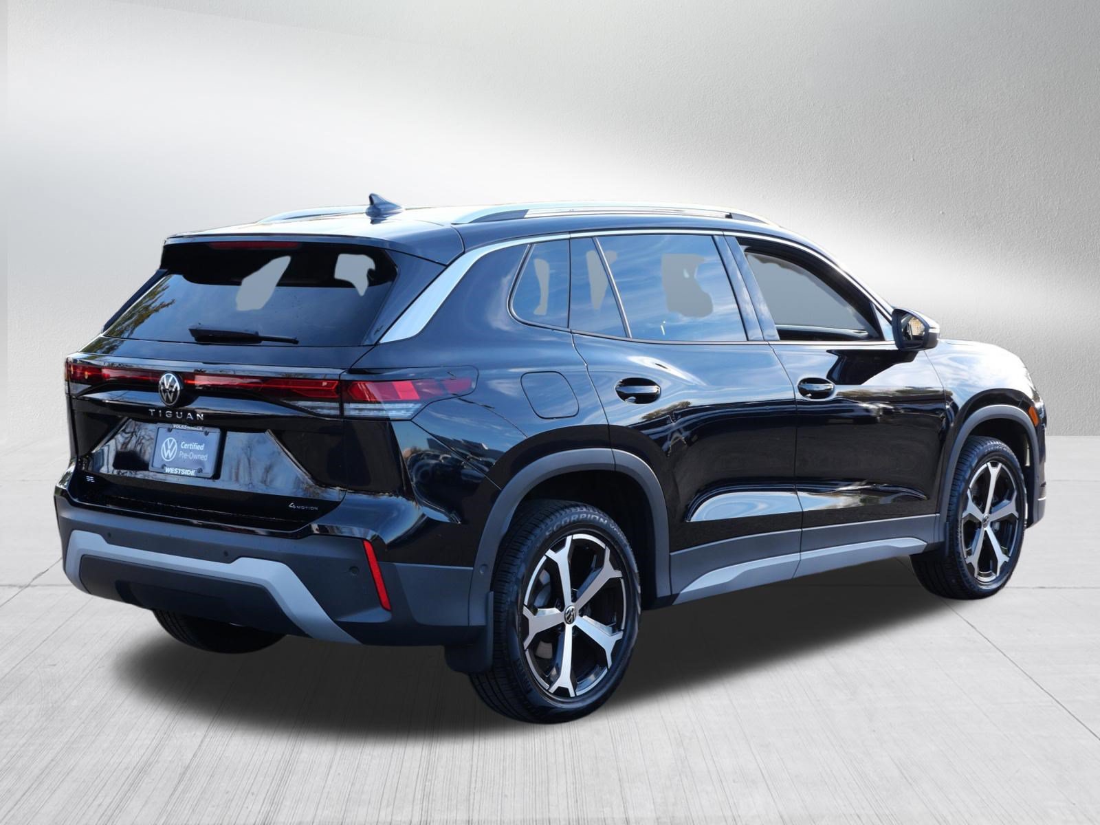 Certified 2025 Volkswagen Tiguan SE AWD/4WD image 7