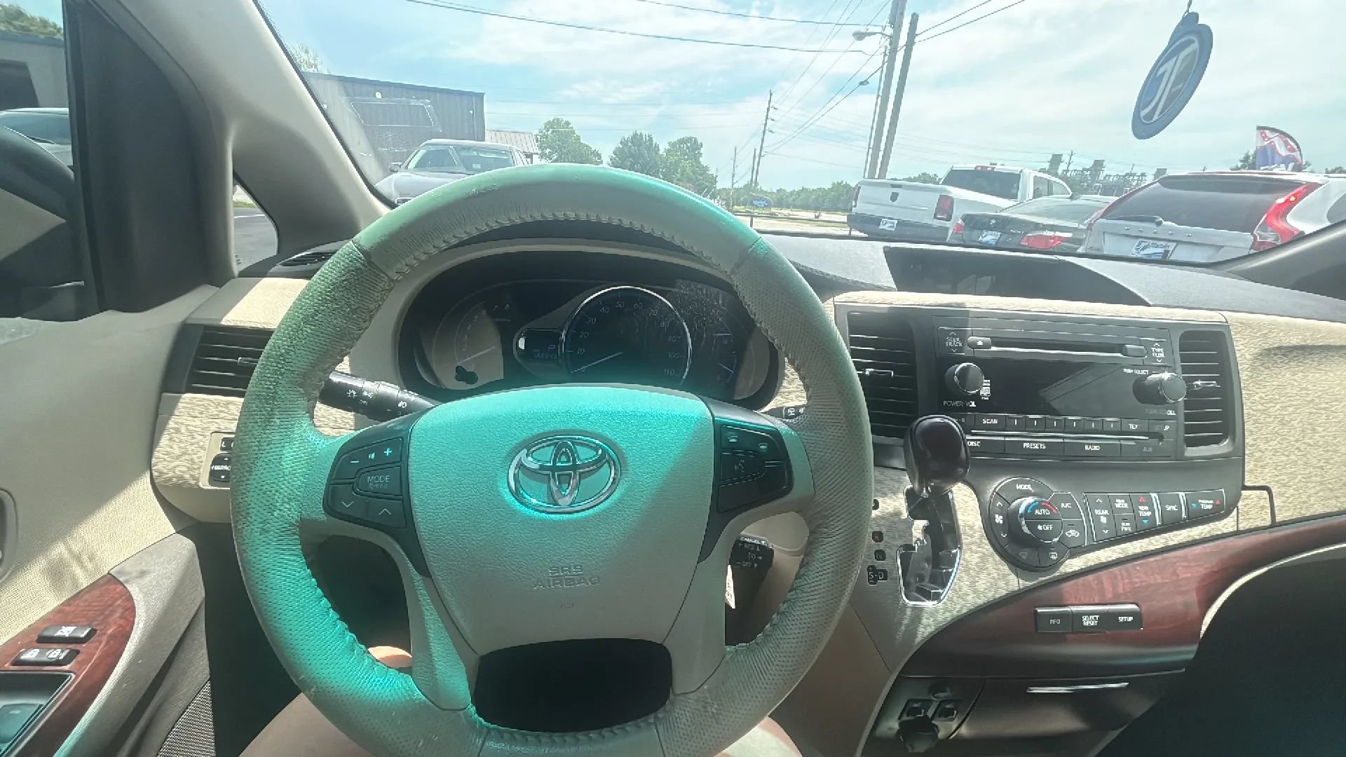 Used 2011 Toyota Sienna XLE FWD image 30