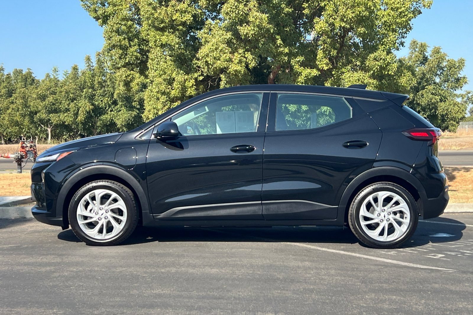Used 2027 Chevrolet Bolt LT w/ Comfort Package FWD image 8