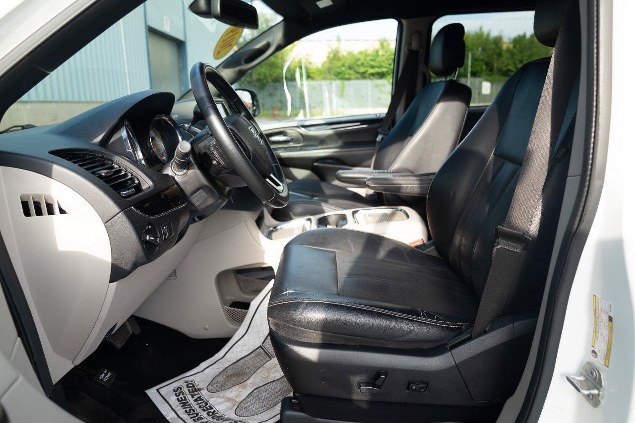 Used 2019 Dodge Grand Caravan SXT FWD image 22
