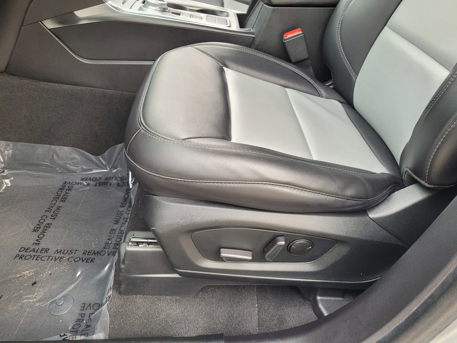 Used 2022 Ford Explorer XLT w/ Equipment Group 202A image 23