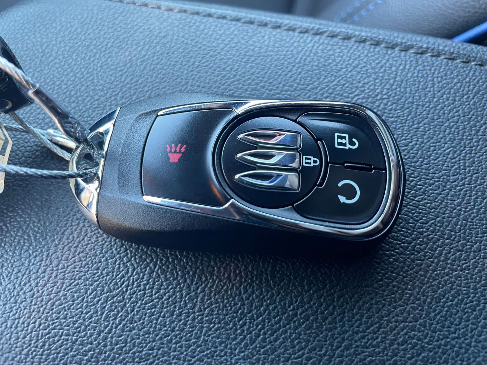 Used 2025 Buick Envista Sport Touring image 18