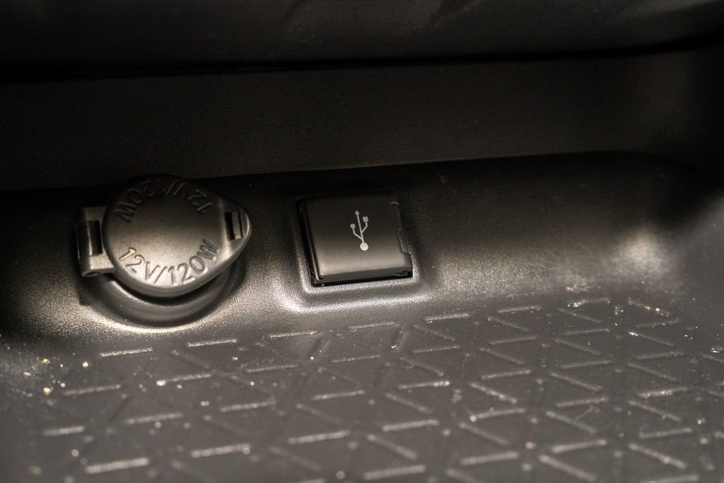 Used 2021 Toyota RAV4 XLE w/ Convenience Package image 16