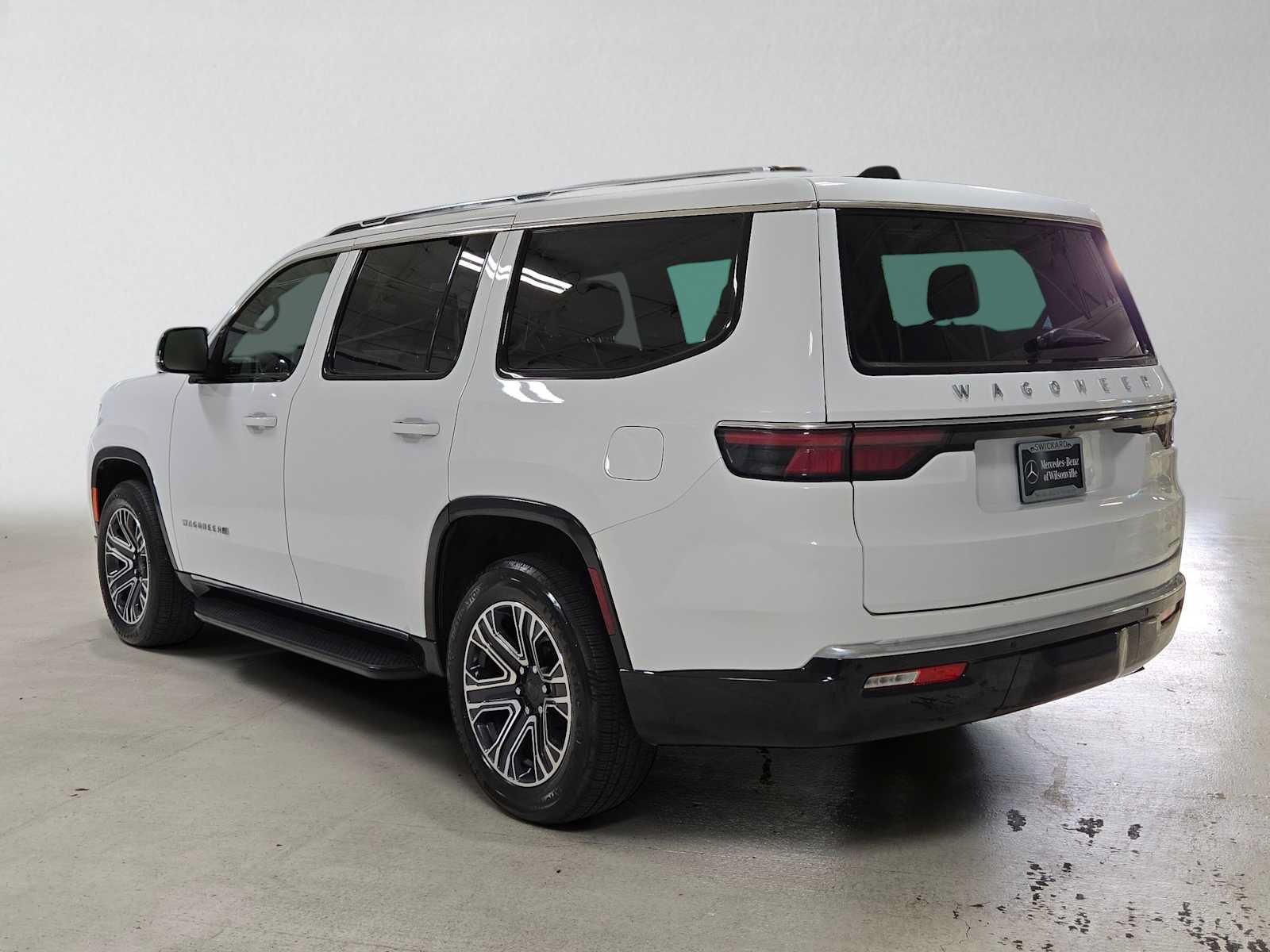 Used 2024 Jeep Wagoneer Series II AWD/4WD image 5