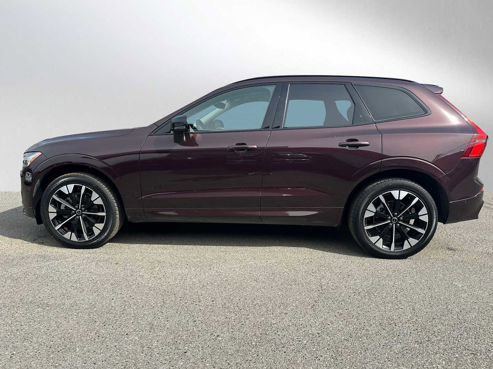 Used 2026 Volvo XC60 B5 Plus w/ Climate Package PRO image 6