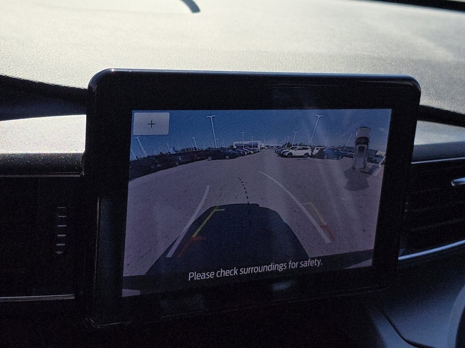 Used 2022 Ford Explorer XLT w/ Equipment Group 202A image 8