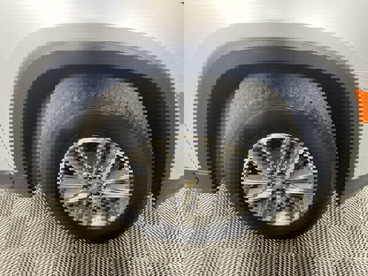 Used 2022 Chevrolet Traverse LT image 10