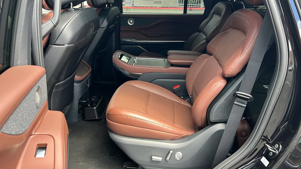 New 2026 Lincoln Navigator L Reserve AWD/4WD image 8