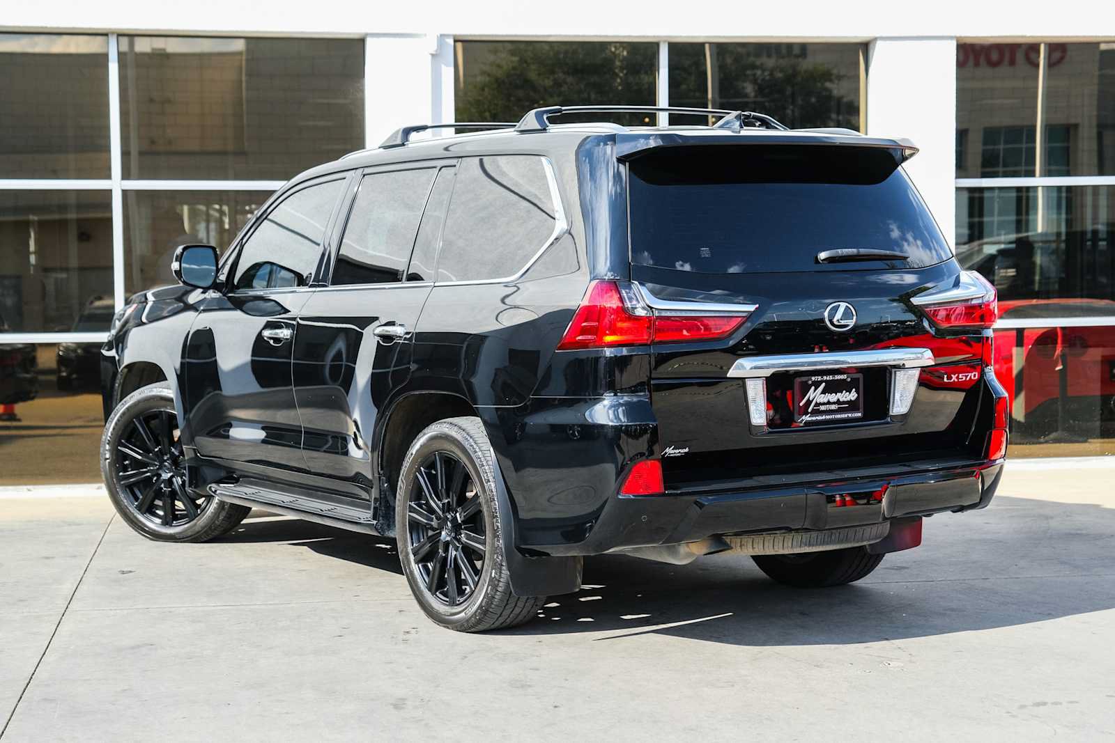 Used 2017 Lexus LX 570 4WD w/ Luxury Package image 13